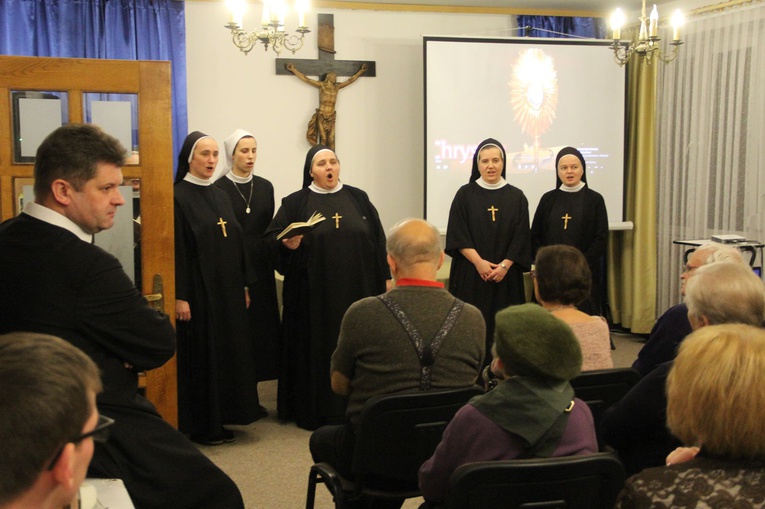 Tarnów. Pielgrzymka filipinów do józefitek