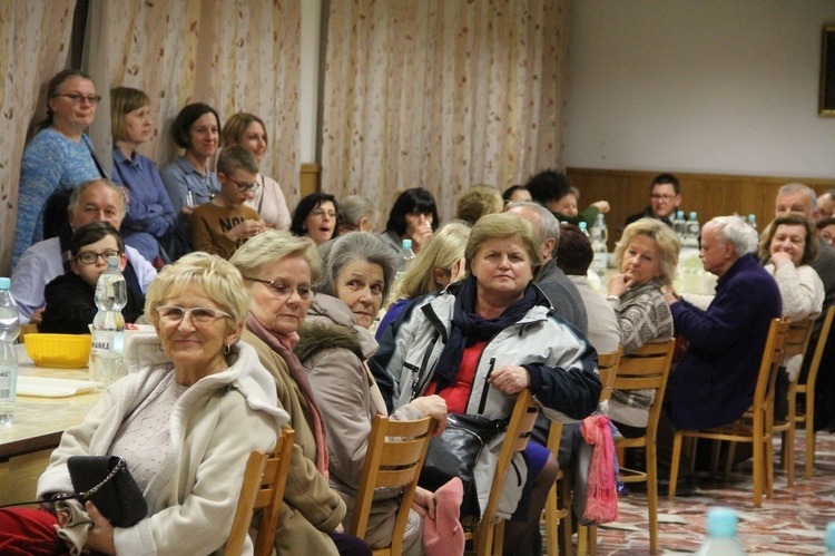 Tarnów. Pielgrzymka filipinów do józefitek