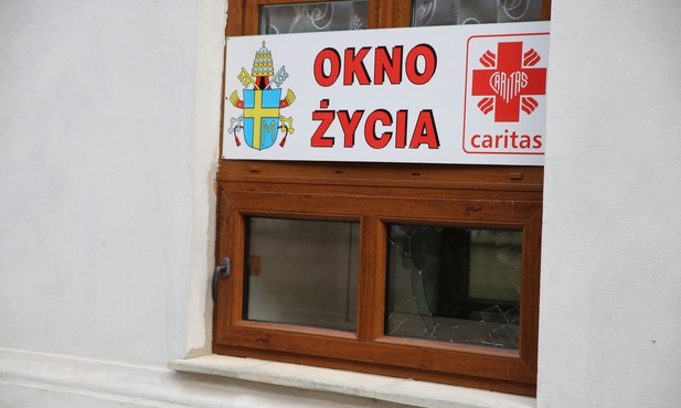 Zniszczono okno życia w Sandomierzu 