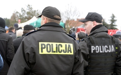 W razie jakiejkolwiek wątpliwości najlepiej kontaktować się z Policją (tel. 112) lub ze swoim dzielnicowym.