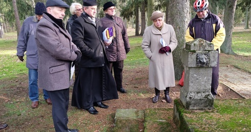 Odsłonięcie tablicy w Pile