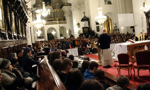 "Leniwe brzuchy" są w Kościele. Co z tym zrobić? Zobacz nagranie o. Szustaka