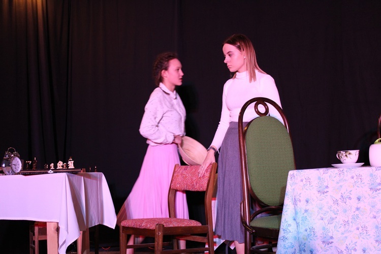 Łąkta. Drewniany talerz