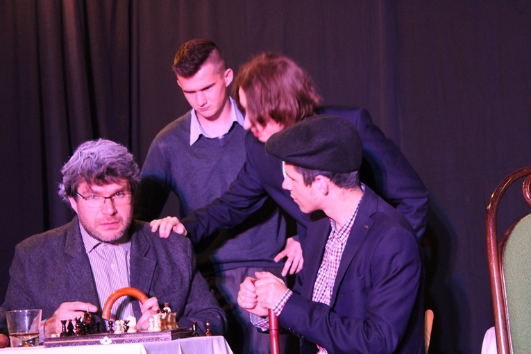 Łąkta. Drewniany talerz