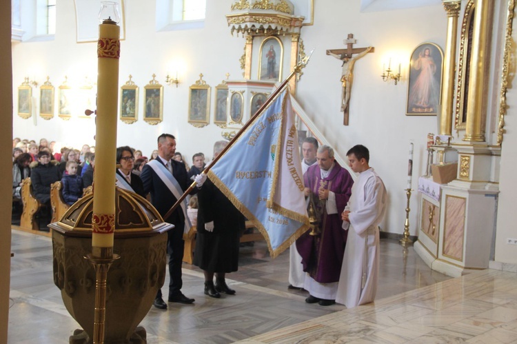 Olszyny. Poświęcenie sztandaru Rycerstwa Niepokalanej