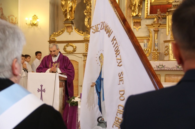 Olszyny. Poświęcenie sztandaru Rycerstwa Niepokalanej