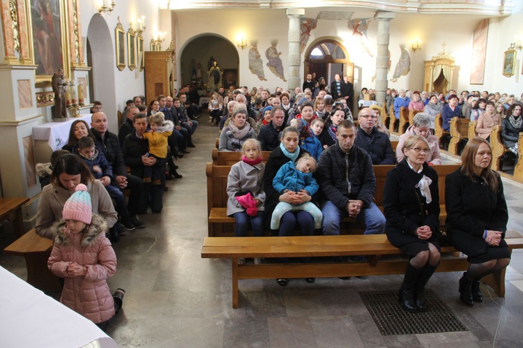 Olszyny. Poświęcenie sztandaru Rycerstwa Niepokalanej