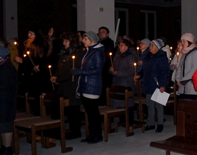 Roraty w dolnym kościele Matki Bożej Kochawińskiej w Gliwicach