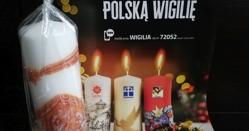 Świece Caritas na stole