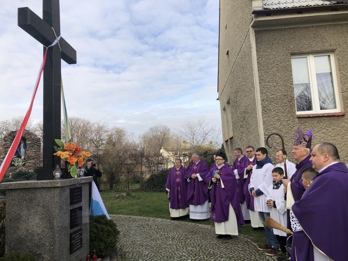 Poświęcenie nastawy ołtarzowej w Stanowicach