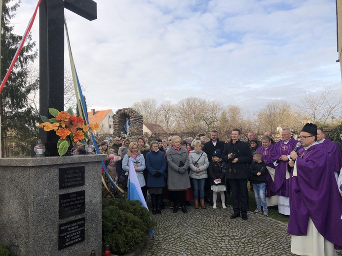 Poświęcenie nastawy ołtarzowej w Stanowicach