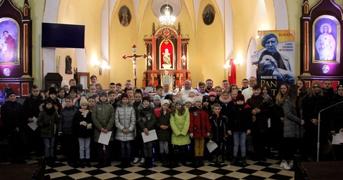 Drugi rok z rzędu bp Andrzej F. Dziuba przeżywał pierwsze Roraty w parafii w Nowym Mieście nad Pilicą.