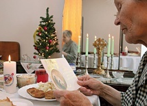 ▲	15 grudnia ma odbyć się spotkanie zapoznawcze osób, które wyraziły chęć wzięcia udziału w akcji, oraz rodzin,  by jak najmniej ludzi spędzało Boże Narodzenie samotnie.