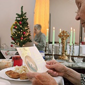 ▲	15 grudnia ma odbyć się spotkanie zapoznawcze osób, które wyraziły chęć wzięcia udziału w akcji, oraz rodzin,  by jak najmniej ludzi spędzało Boże Narodzenie samotnie.