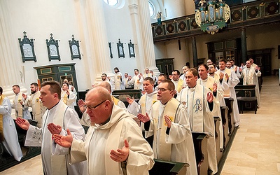 Blisko 40 księży asystujących w swoich diecezjach KSM przyjechało do Skrzatusza.