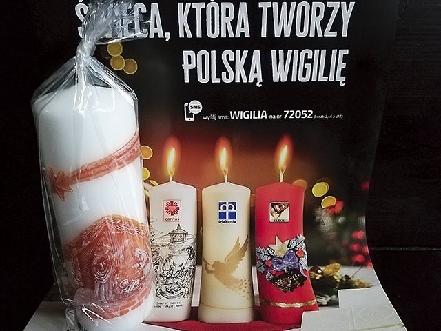 Każdego roku świece są rozprowadzane w parafiach całej Polski.