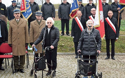 Ocalałe z Holokaustu dziękowały za uhonorowanie zmarłych koleżanek.