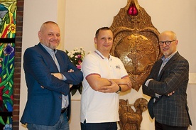 ▲	Na rekolekcjach w Głogowie. Od lewej: Robert Ziach, Jacek Poniedzielski  i Marek Łukowski.