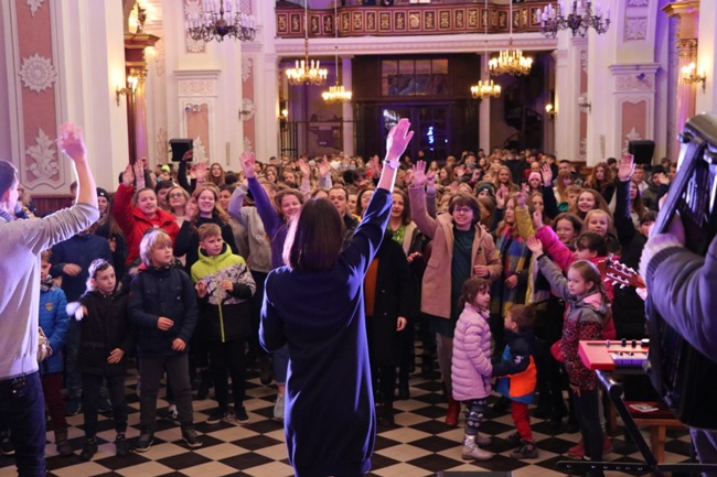 Apel Młodych w opoczyńskiej kolegiacie