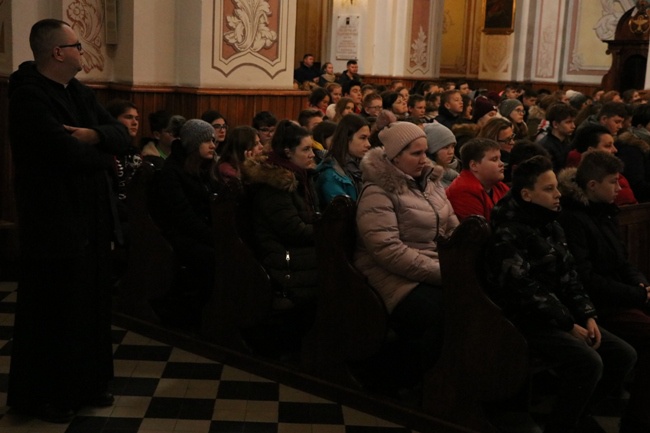 Apel Młodych w opoczyńskiej kolegiacie