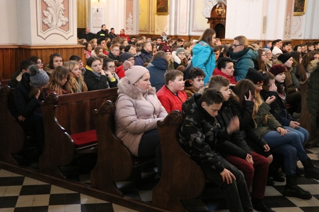 Apel Młodych w opoczyńskiej kolegiacie