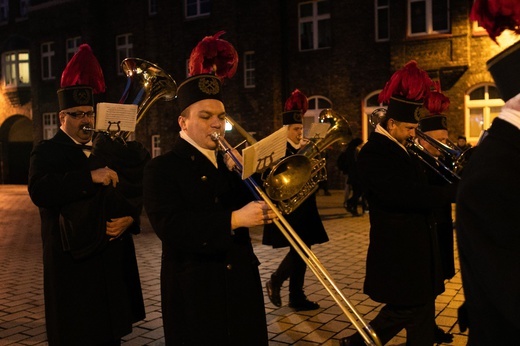 Katowice. Orkiestra górnicza na Nikiszowcu 