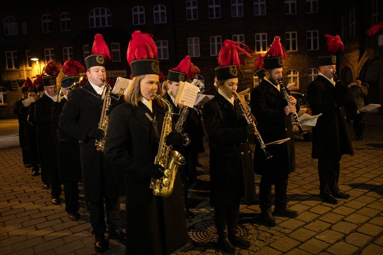 Katowice. Orkiestra górnicza na Nikiszowcu 