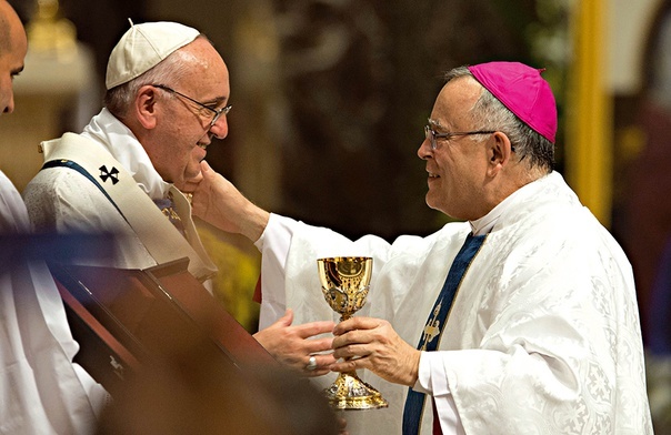 Abp Charles Chaput z papieżem Franciszkiem.