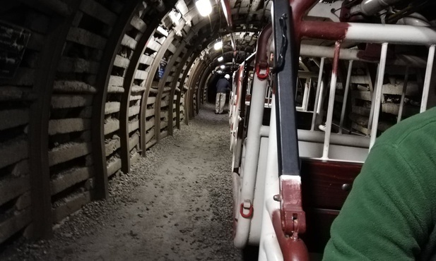 Zabrze. "Szychta" Radia eM w kopalni Guido. Zjechaliśmy 355 metrów pod ziemię