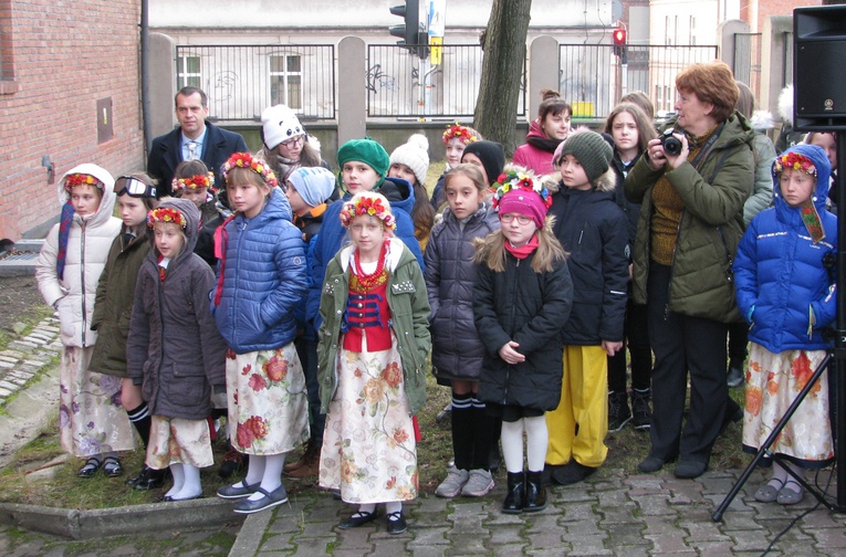 Tablica na szkole Jerzego Kukuczki