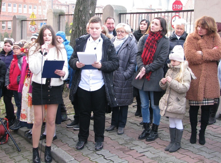 Tablica na szkole Jerzego Kukuczki