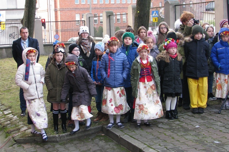 Tablica na szkole Jerzego Kukuczki