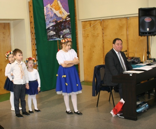 Tablica na szkole Jerzego Kukuczki