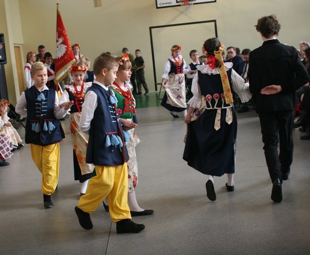 Tablica na szkole Jerzego Kukuczki