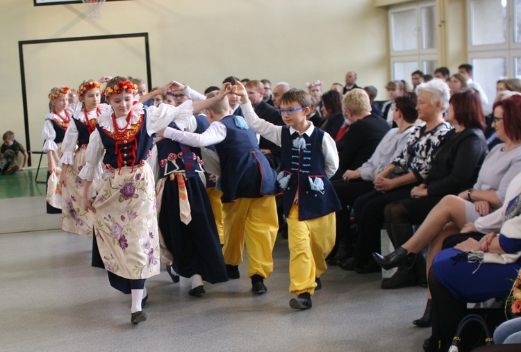 Tablica na szkole Jerzego Kukuczki