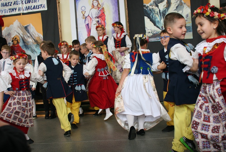 Tablica na szkole Jerzego Kukuczki