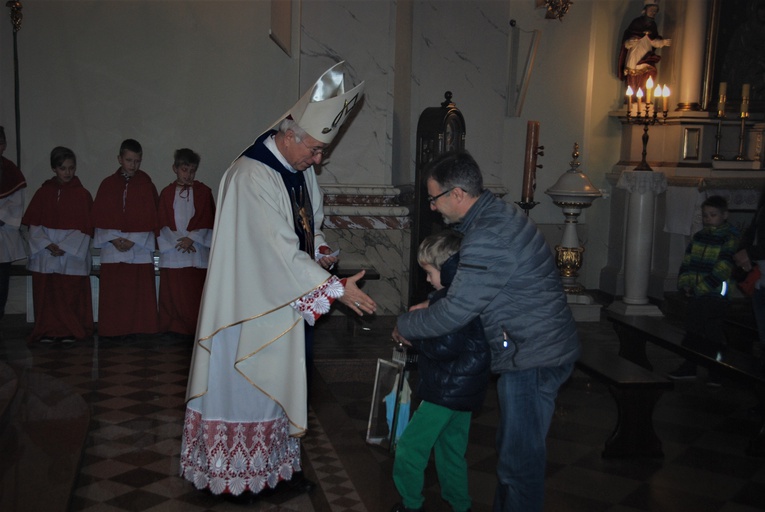 Roraty z bp. Andrzejem F. Dziubą w Makowie