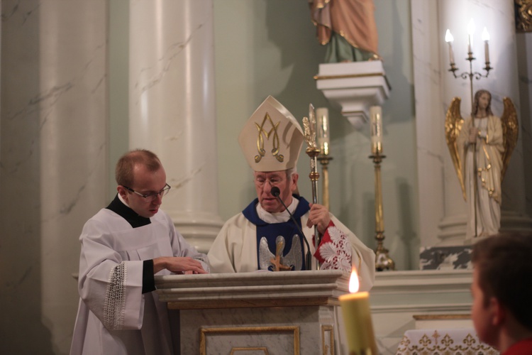 Roraty z bp. Andrzejem F. Dziubą w Makowie