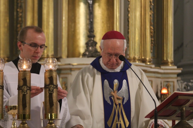 Roraty z bp. Andrzejem F. Dziubą w Makowie