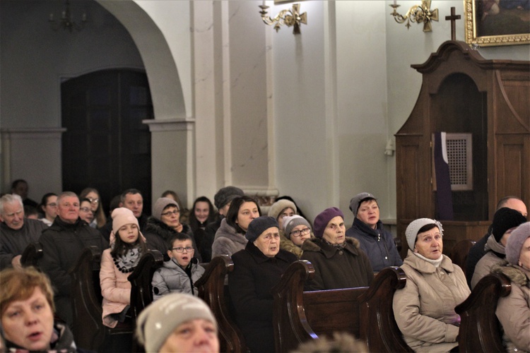 Roraty z bp. Andrzejem F. Dziubą w Makowie