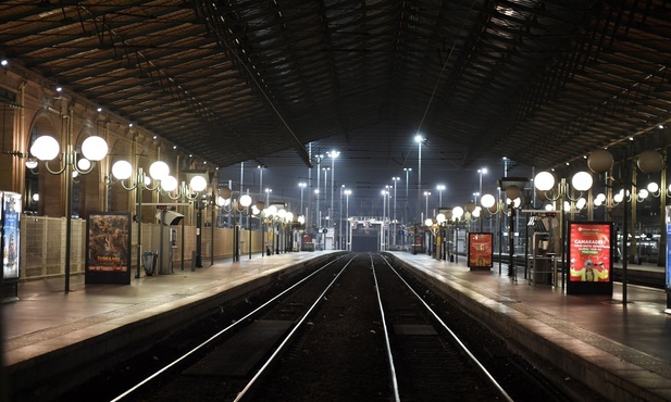 We Francji strajk generalny - stanęły pociągi i metro, zamknięto szkoły