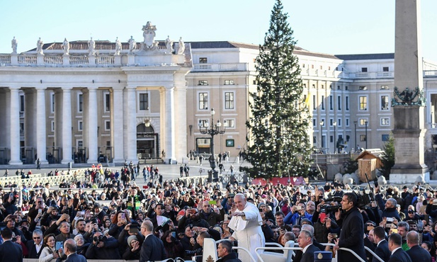 Papież: Symbole Bożego Narodzenia usuwane, zostają te banalne i komercyjne