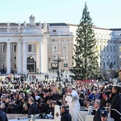 Papież: Symbole Bożego Narodzenia usuwane, zostają te banalne i komercyjne