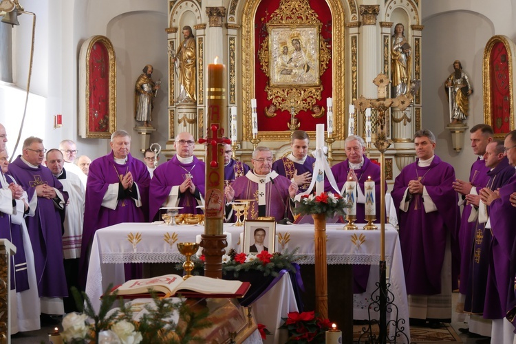 Uroczystości pogrzebowe śp. ks. Wiesława Stolca