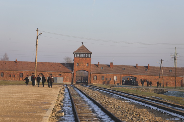 Kanclerz Angela Merkel z wizytą w byłym obozie Auschwitz-Birkenau 