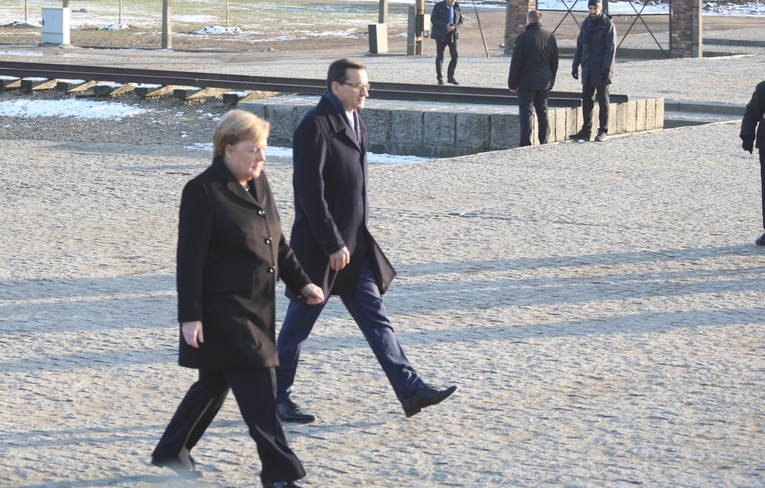 Kanclerz Angela Merkel z wizytą w byłym obozie Auschwitz-Birkenau 