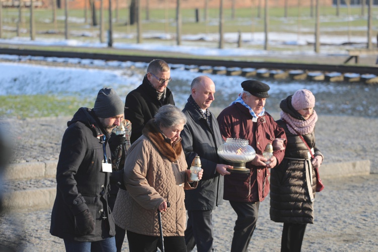 Kanclerz Angela Merkel z wizytą w byłym obozie Auschwitz-Birkenau 