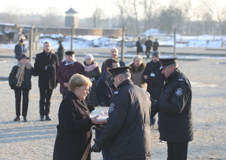 Kanclerz Angela Merkel z wizytą w byłym obozie Auschwitz-Birkenau 