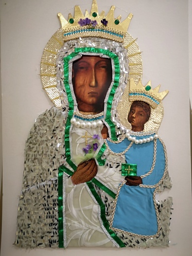 "Suknie dla naszej Matki"