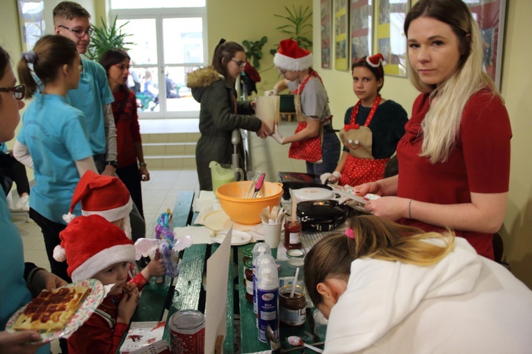 Charytatywne Mikołajki w szkołach jezuitów w Gdyni